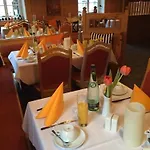 Landgasthof Und Weisser Lowe Hotel